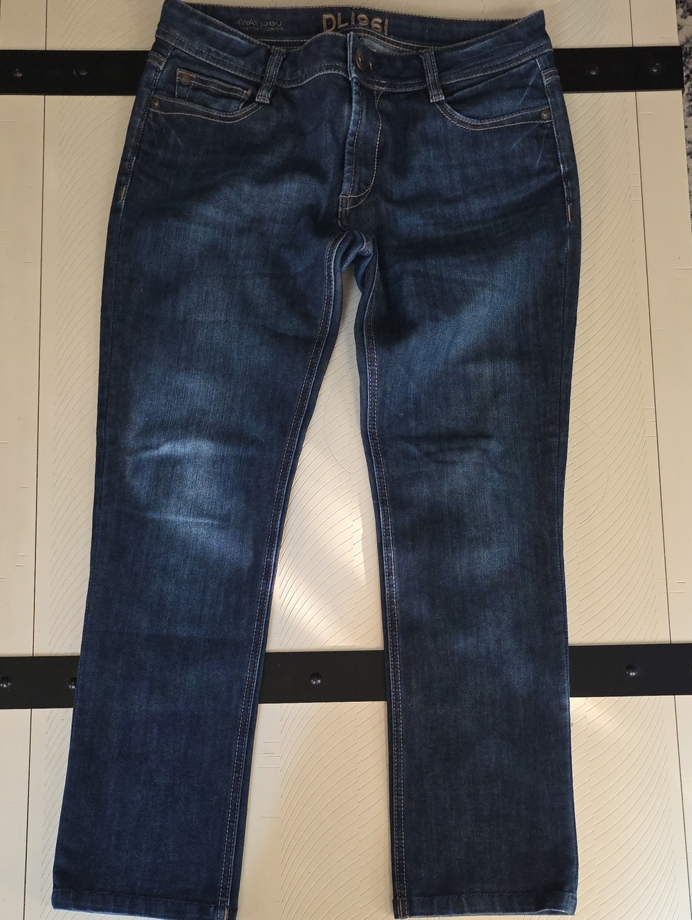 DL1961 PREMIUM HIGH RISE CROPPED TONI JEANS